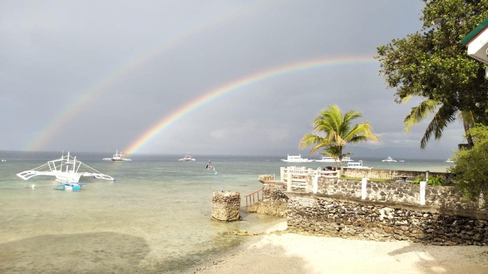 Love'S Beach & Dive Resort Moalboal Exterior photo